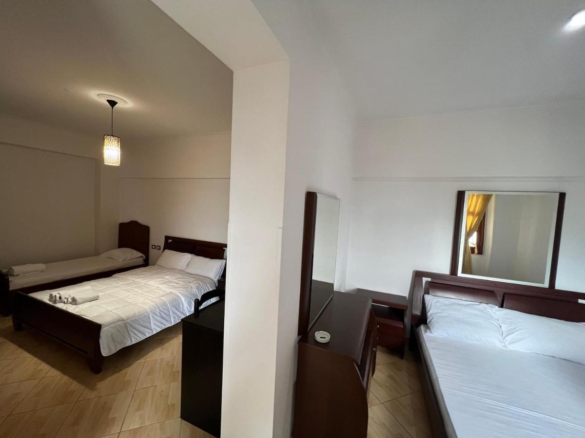 Monte Cristo Hotel With Rooftop Pool Sarandë Exterior foto